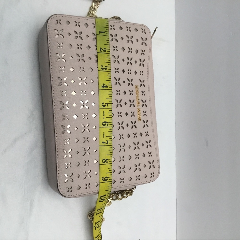 Michael Kors Pink Crossbody Bag with Gold Chain - Picture 3 of 16